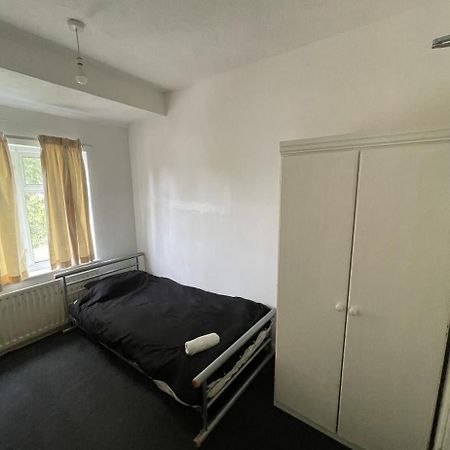 Cozy Private Rooms In Homestay Ilford Exteriör bild