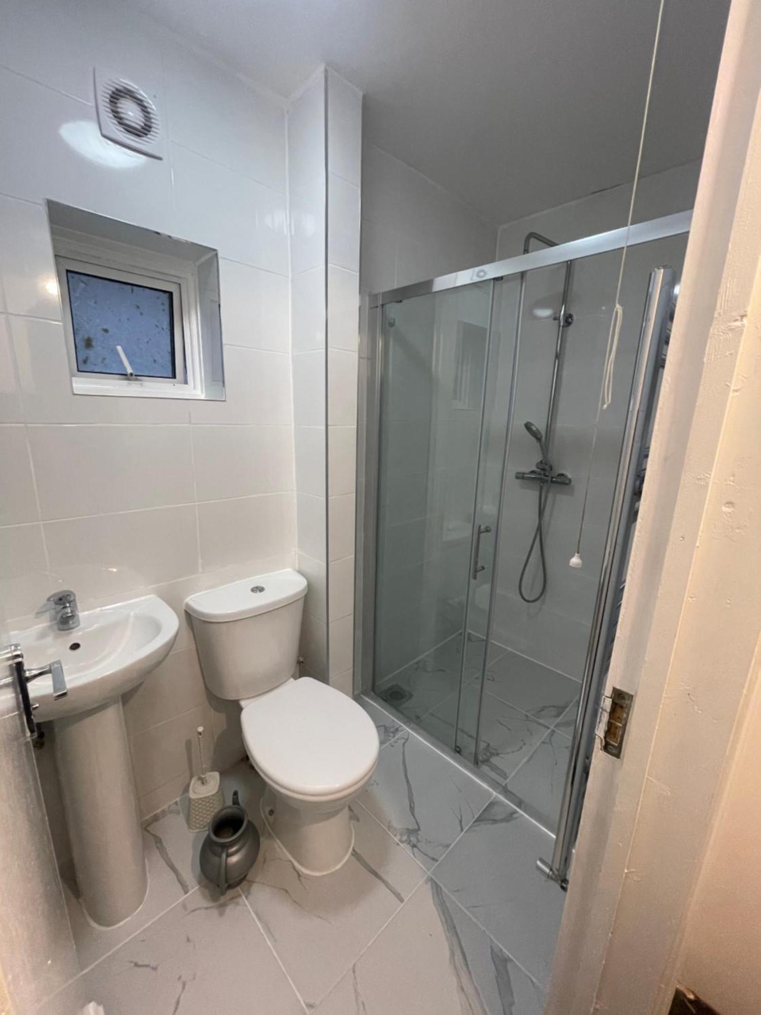 Cozy Private Rooms In Homestay Ilford Exteriör bild
