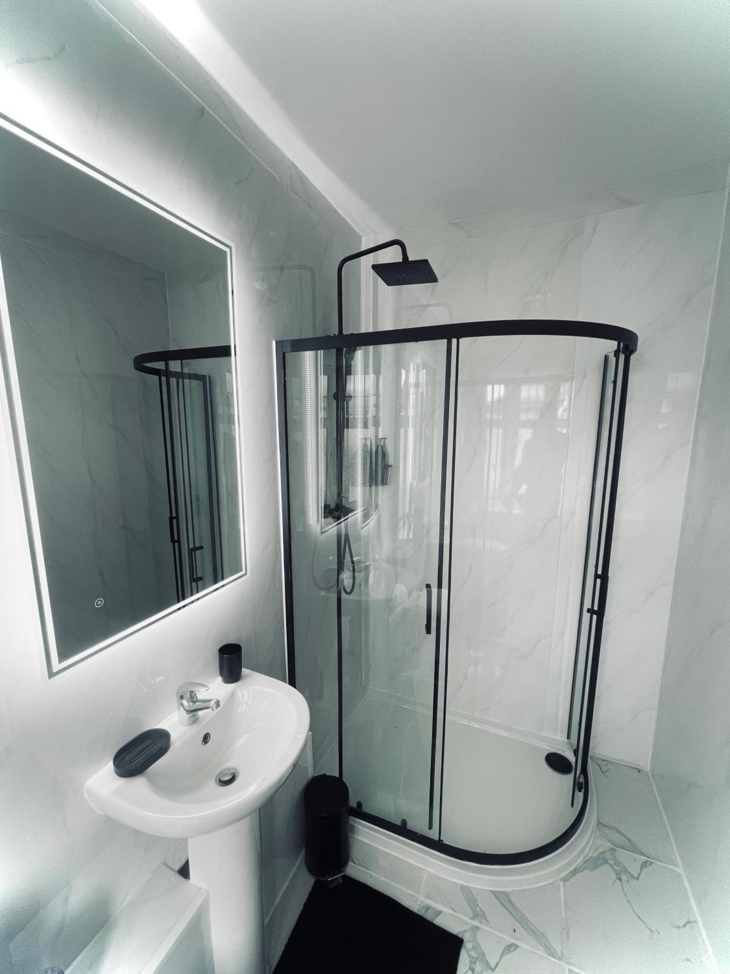 Cozy Private Rooms In Homestay Ilford Exteriör bild